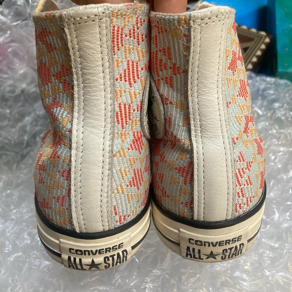 Like new women’s 8.5 high top Converse - Picture 4 of 13